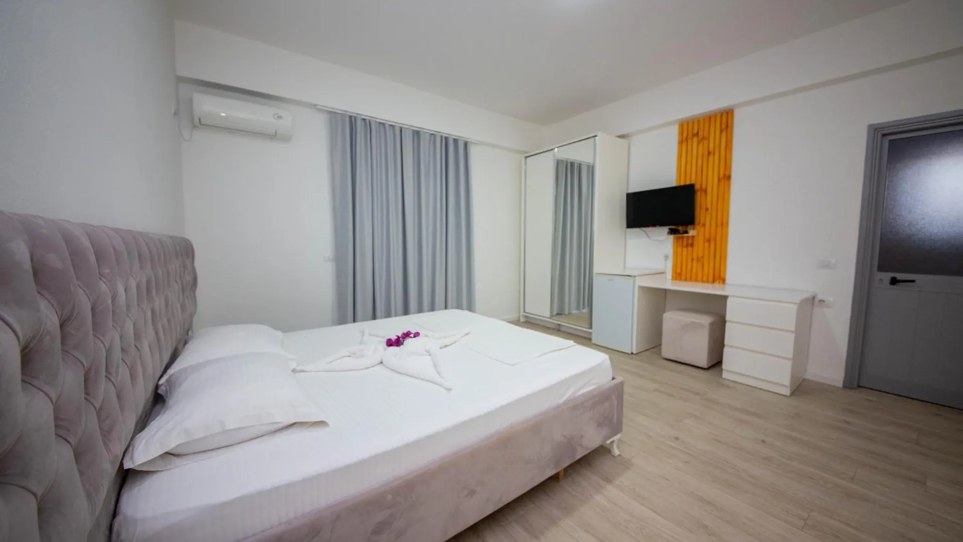 2E Villa & Homestay Ксамил 3*,  Албания
