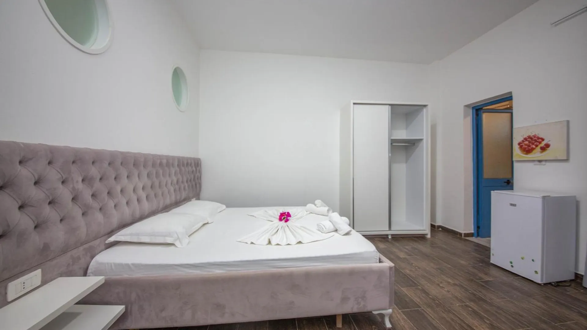 2E Villa & Homestay Ксамил 3*,  Албания