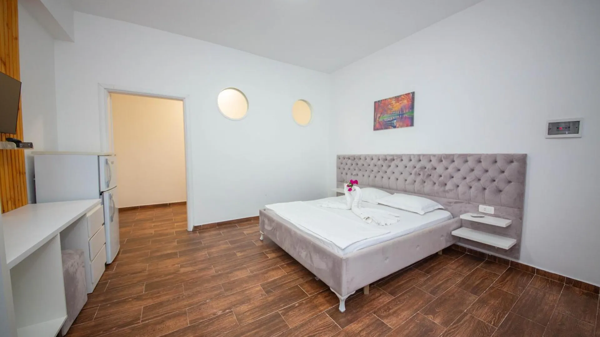 2E Villa & Homestay Ксамил 3*,  Албания